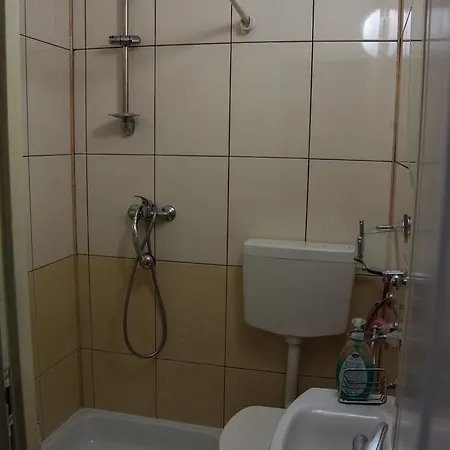 George Guest house *